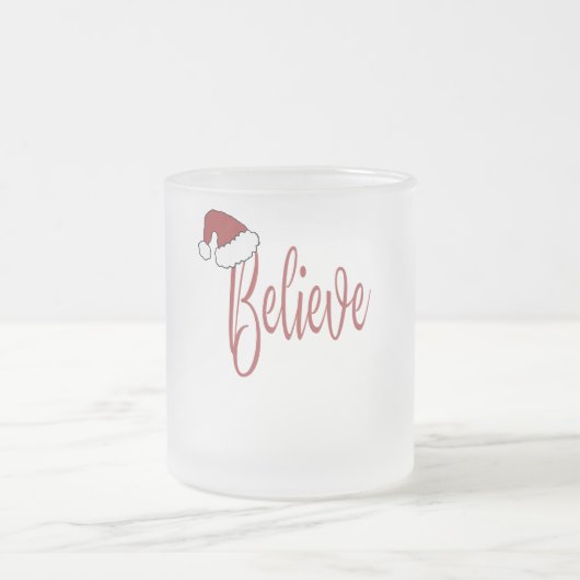 Glaube an Weihnachten mit roter Weihnachtsmannmütz Mattglastasse (Mittel)