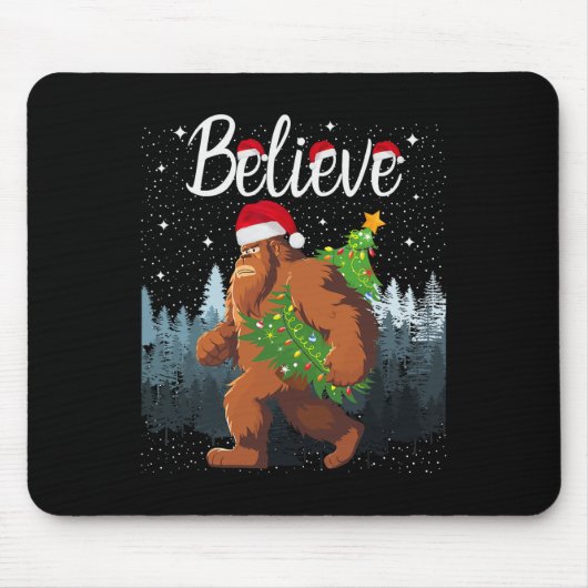 Glaube Bigfoot trägt Weihnachtsbaum und trägt eine Mousepad (Vorne)