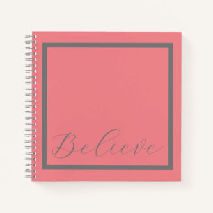 'Glaube' Graues Drehbuch Rosa Hintergrund Notizblock