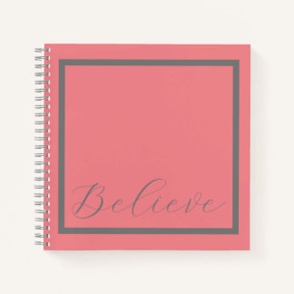 'Glaube' Graues Drehbuch Rosa Hintergrund Notizblock