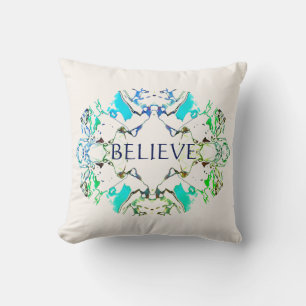 "Glaube" Mandala in Shades of Blue Green auf Beige Kissen
