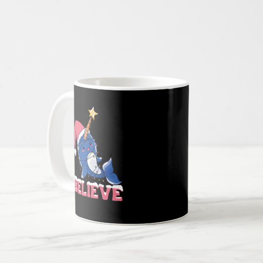 Glaube Narwhal Weihnachtsschneefieber-Lichter Kaffeetasse (Vorderseite Links)