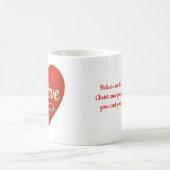 Glaube rotes und weißes Herz Kaffeetasse (Mittel)