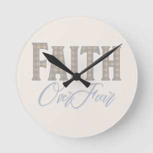 Glaube Über Angst Christliches Typografie-Design Runde Wanduhr