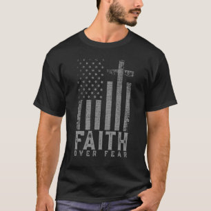 Glaube über Angst Coole Christliche Cross American T-Shirt
