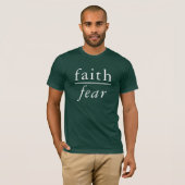 Glaube Über Angst Mathematische Formel Dunkelgrün T-Shirt (Vorne ganz)
