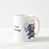 Glaube Überwindet Angst Inspirierendes Christliche Kaffeetasse (VorderseiteRechts)