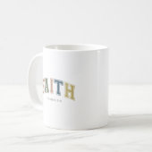 Glaube Varsity Style Text Epheser 2:18 Kaffeetasse (Vorderseite Links)