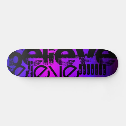 Glaube; Vibranly Blue und Magenta Skateboard (Horizontal)