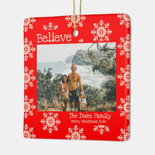 Glaube Weihnachten Rote Schneeflocken Familie Foto Keramikornament (Links)