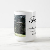 Glaube weiß, dass Gott wird es tun Kaffeetasse (Mittel)