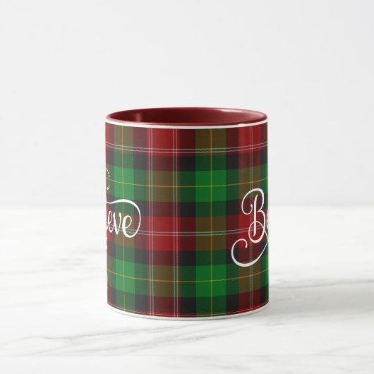 Glaube White Script Red Green Scottish Tartan Tasse (Zentrum)