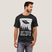 glauben Distressed Style Extraterrestrial UFO T-Shirt (Vorne ganz)