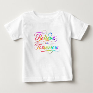 Glauben Sie an die morgen Rainbow-Typografie Baby T-shirt