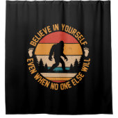 Glauben Sie an sich selbst Bigfoot Black Duschvorhang (Vorderseite)