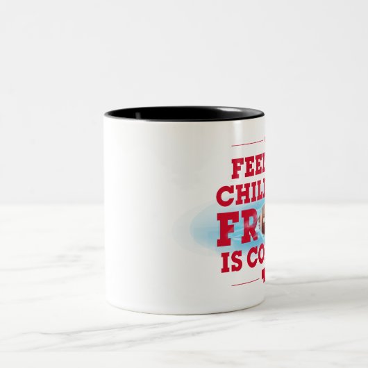 Glauben Sie, dass das kalte… das Frost kommt Zweifarbige Tasse (Mittel)