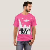 Glauben Sie Dat Funny Alien Ufo T-Shirt (Vorne ganz)