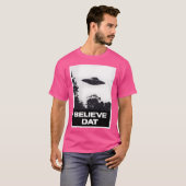 Glauben Sie Dat Ufo Alien Flying Saucer T-Shirt (Vorne ganz)