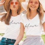 Glauben Sie handgeschriebene SkriptTypografie T-Shirt<br><div class="desc">Glauben Sie handgeschriebene Script Typografie Ein Single Wort kann sagen,  alles. Dieses minimalistische Design mit einem motivierend Wort in einem informellen Stil. Der Text kann auf Wunsch in eine andere Farbe geändert werden.</div>