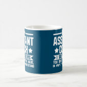 Glauben Sie mir, ich bin Assistenztrainer-Teamspie Kaffeetasse (Mittel)
