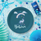 Glauben Sie mit einem Wasserfarbeneinhorn unter ei Pappteller (Party)