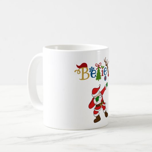 Glauben Sie, Sankt, die eine Pose schlägt Kaffeetasse (Vorderseite Links)