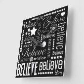 Glauben Sie Word Art Text Design Quadratische Wanduhr (Winkel)