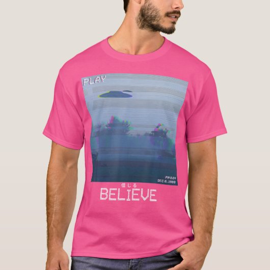 Glauben Ufo Vaporwave Synthwave 80er Retro Flying  T-Shirt (Vorderseite)