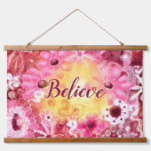 Glauben Whimsical Floral Pink Rot Gelb Wandteppich Mit Holzrahmen (Vorne)