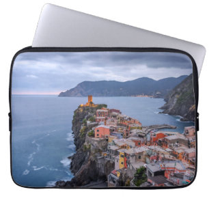 Gleich nach Sonnenuntergang   Vernazza, Cinque Laptopschutzhülle