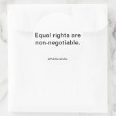 Gleichberechtigung ist nicht verhandelbar runder aufkleber (Tasche)