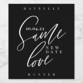 Gleiche Liebe Neuhochzeittag Elegante Kalligrafie Weinetikett (Einzelnes Label)