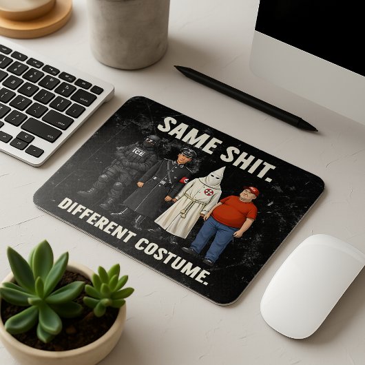 Gleiches Anderes Kostüm Mousepad