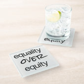 Gleichheit gegenüber dem Untersetzer von Equity Gl (Schrägansicht)