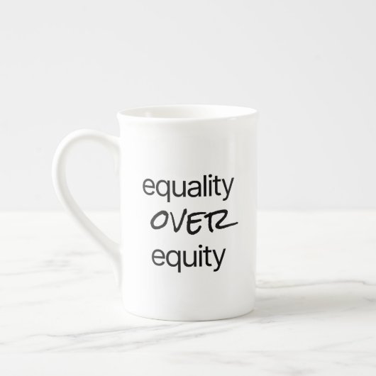Gleichheit gegenüber Equity Specialty Tasse (Links)