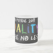 Gleichheits-mattierte Tasse (VorderseiteRechts)