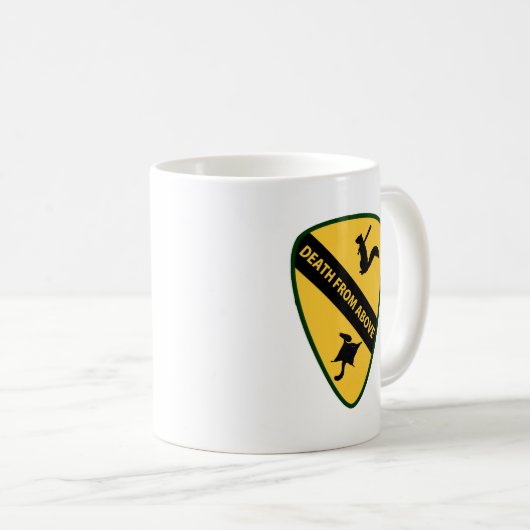 Gleithörnchen-erste Luft-Kavallerie-Insignien Kaffeetasse (VorderseiteRechts)