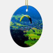 Gleitschirmfliegen in den Bergen des Sports Keramikornament (Rechts)