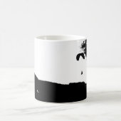 Gleitschirmfliegen über den Wolken Kaffeetasse (Mittel)