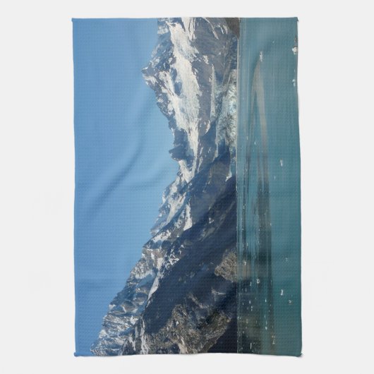 Gletschergewässer von Alaska Gefüttert Geschirrtuch (Vertikal)