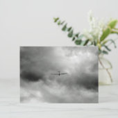 Glider fliegen in grauer Luft Karte (Stehend Vorderseite)