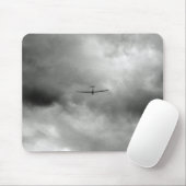 Glider fliegen in grauer Luft Mousepad (Mit Mouse)