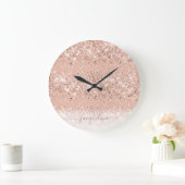 Glitter Blush Pink Rose Gold Monogram Große Wanduhr (Zuhause)