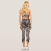 Glitter Giraffe on Glossy Grey Personalized Capri Leggings (Rückseite)
