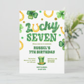Glitter Lucky Seven St Patrick Birthday Einladung (Stehend Vorderseite)