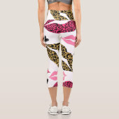 Glitternde Lippen: Leopard-Modedesign Capri Leggings (Rückseite)