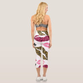 Glitternde Lippen: Leopard-Modedesign Capri Leggings (Rückseite)