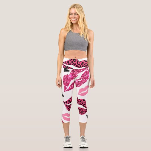Glitternde Lippen: Leopard-Modedesign Capri Leggings (Vorderseite)
