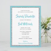 Glittery Bat Mitzvah Blue und Silver Large Einladung (Stehend Vorderseite)