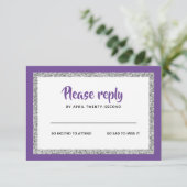 Glittery Bat Mitzvah, Lila und Silber RSVP Karte (Stehend Vorderseite)